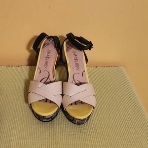 Sam & Libby women's size 6.5 scrappy clogg heels dress shoes. Beige/yellow